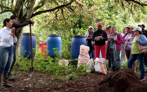 El proyecto Financiamiento para la Reducción y Gestión de Agroquímicos (FARM), nace como respuesta ante la problemática de los agroquímicos en Ecuador.
