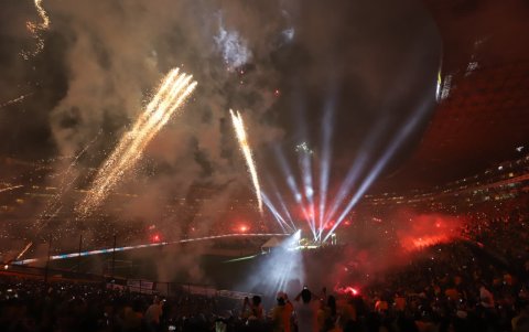 El cielo de Guayaquil se iluminó por la Noche Amarilla