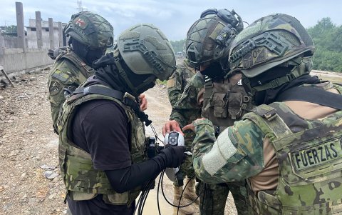 Entre el material incautado se encontraron cinco armas de fuego y 126 municiones.