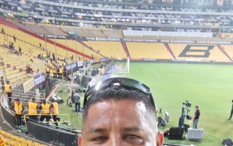 Miguel Naula fanático de Barcelona, estuvo en la Noche Amarilla.