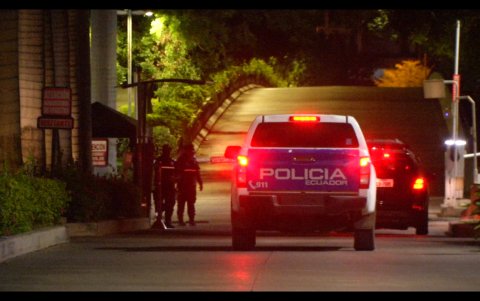 Un comando integrado por entre diez y doce hombres ingresó a la exclusiva Isla Mocolí, en Samborondón.