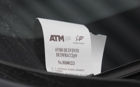 Las multas aún se emiten con el logo de la administración anterior.