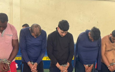 La Armada aprehendió a cinco presuntos delincuentes de nacionalidad colombiana.