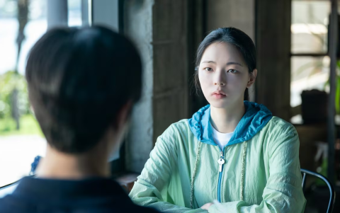 Jo Yoo-jung como Choi Ji-min