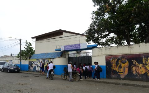 Referencial. En Durán, padres de familia retiraron a sus hijos de una institución educativa ante el temor generado por la inseguridad en el sector.