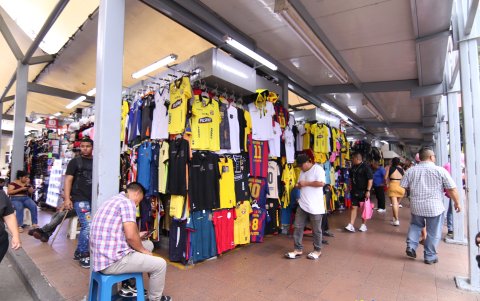 La venta de camisetas del astro argentino aún no se ha disparado en la Bahía de Guayaquil.