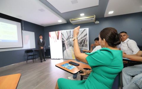 La jornada cerró con la exposición de los proyectos y retroalimentación por parte de docentes.