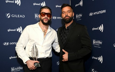 Bad Bunny y Ricky Martin en los GLAAD Media Awards del 2023