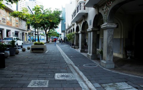 La calle Panamá luce desolada pasada las 17:00.
