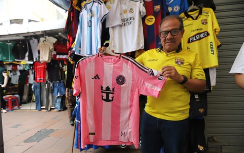Comerciantes de la Bahía de Guayaquil esperan que la venta de camisetas del Barcelona SC e Inter Miami aumente el sábado 7 de febrero.