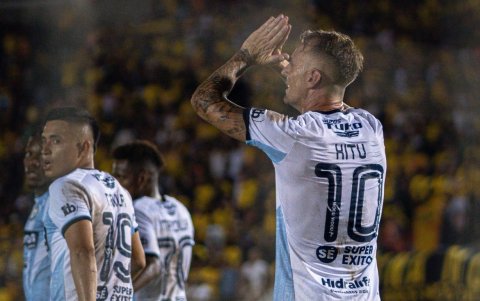 Momento que Damián Díaz pide perdón por el gol que le hizo a Barcelona SC.