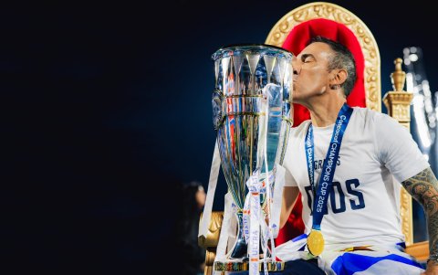 El DT uruguayo, Vicente Sánchez, fue campeón de la Concacaf Champions League.