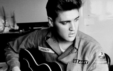 Elvis Presley, censurado en sus inicios, terminó convertido en ícono cultural del siglo XX.