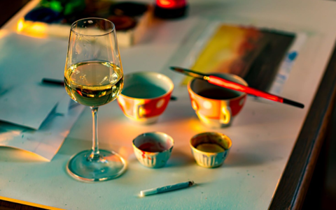 Si bien el Sip and Paint está pensado como una actividad de taller, no son pocas las parejas que optan por llevarlo como un cita romántica en privado.