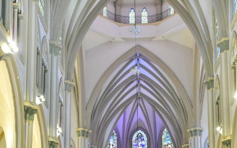 La Catedral de Guayaquil lució llena de fieles y religiosos para el sepelio del arzobispo emérito Antonio Arregui.