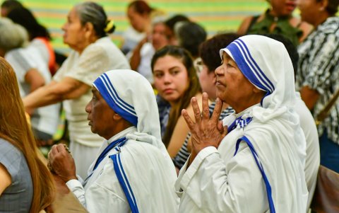 Religiosas de la orden de las Misioneras de la Caridad participaron en la ceremonia litúrgica para despedir al monseñor Antonio Arregui.