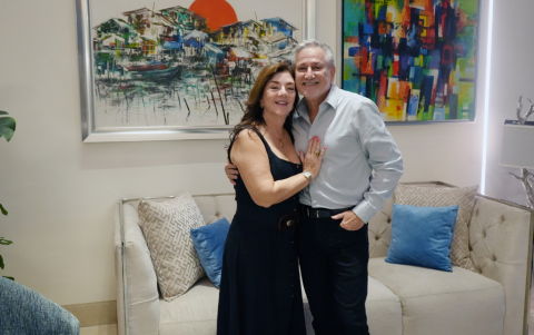 Los anfitriones, Mónica Ricaurtede Abramowicz y David Abramowicz.