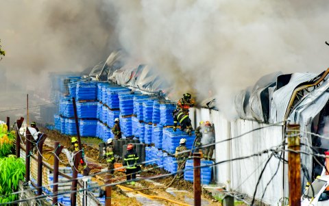 La planta está ubicada en una zona densamente poblada del sur de Guayaquil, lo que obligó a reforzar el perímetro.