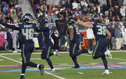 El equipo de Seatle en plena celebración del Super Bowl en el que dejaron atrás a los Patriots. Volvieron a festejar después de 11 años.