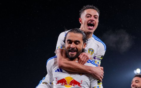 Leeds United llega ganando para el duelo ante Chelsea, por la fecha 26 de la Premier League.