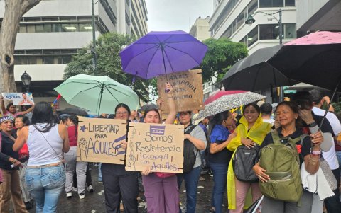 “¡Aquiles, amigo, Guayaquil está contigo!”, gritan los simpatizantes.