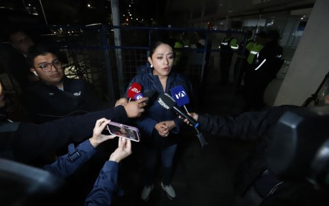 Paola Pabón apoya a Aquiles Álvarez en Quito.