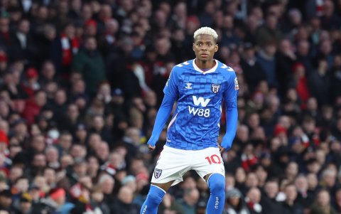 Nilson Angulo, delantero ecuatoriano, usa el número 10 de Sunderland.