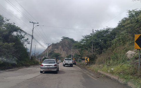 La vía Cuenca- Girón- Pasaje no cuenta con una fecha para su rehabilitación integral.