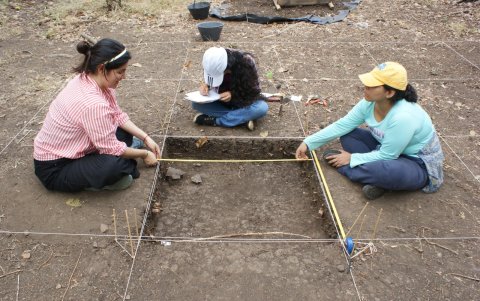 Los hallazgos conectan el presente universitario con culturas antiguas que aprovecharon estratégicamente el entorno natural.