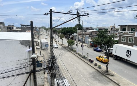 El MIT estableció el derecho de vía, para el proyecto vial, una franja de 25 metros, desde el eje de la vía hacia ambos costados de la avenida Cacique Tomalá.