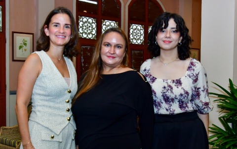 Silvia Intriago, María Dolores Gaete y Hannah Frydson.