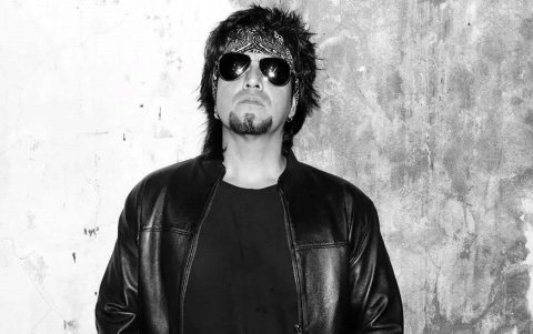 Juan Molina viene de una familia de músicos, desde sus bisabuelos. Su padre incluso fue guitarrista de Daniel Santos durante años.