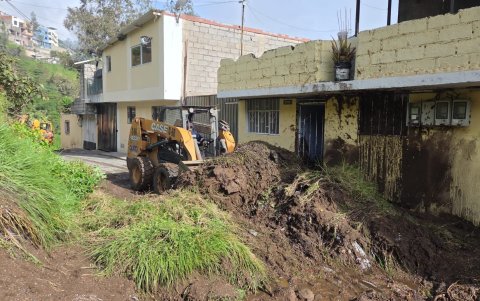 El lodo ingresó a las casas y se acumuló agua en la vía pública.