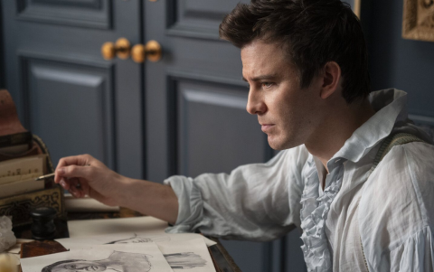 Luke Thompson como Benedict Bridgerton para la cuarta temporada de la serie.