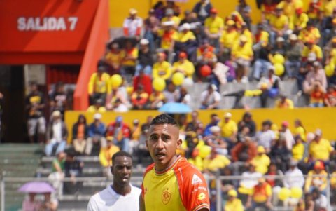 Con 34 años, Danny Luna asume la responsabilidad de generar fútbol en Aucas tras su paso por Vinotinto en 2025.