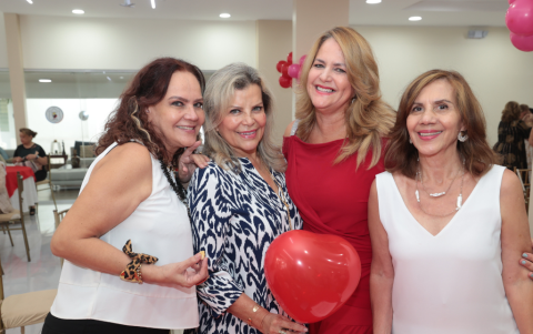 Jacqueline Carvajal, Jéssica Quiñónez, Nony Gonzenbach y Cynthia de Viteri.