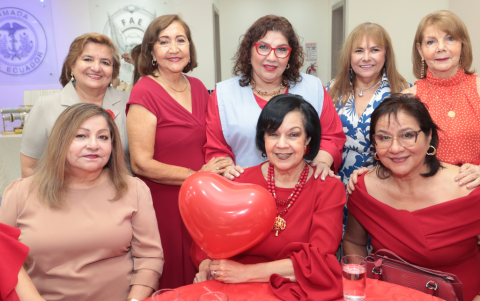 Rosa Macías, María de Hidalgo, María Delia García, Narcisa de Armas, María de Endara, Cecilia de Yépez, Vitalia de Galarza y Mónica de Jara.