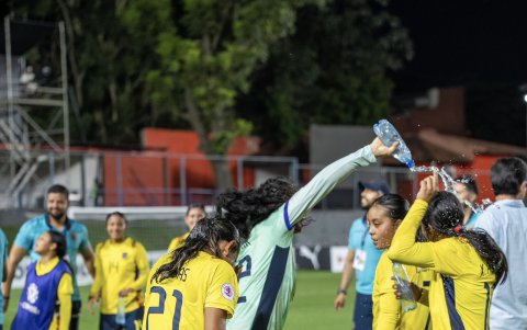 La selección femenina Sub-20 de Ecuador celebra su clasificación al hexagonal final del Sudamericano en Paraguay.