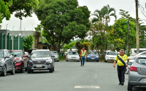 Espacio. En calles como Argentina hay zonas utilizadas únicamente como parqueo, algo que podría cambiar.