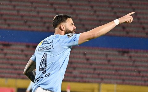 El defensor venezolano Jhon Chancelor fue uno de los autores de los goles en la Copa Libertadores