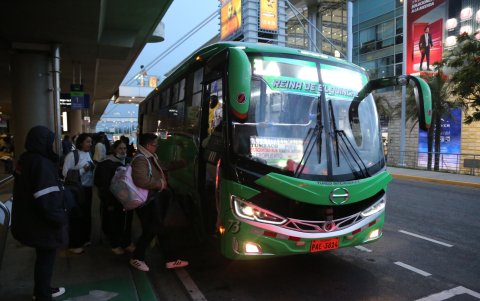 Al menos cinco cooperativas dan el servicio en el aeropuerto de Quito.