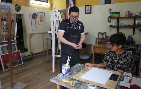 Talleres. En la escuela del maestro Renato Araujo, vecinos y visitantes acceden a talleres de pintura.