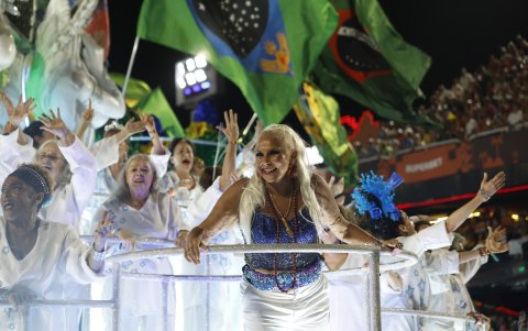 La fiesta se extiende hasta el miércoles de ceniza, cuando se elige a la escuela de samba campeona en Río de Janeiro.