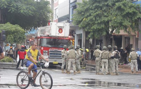 La emergencia en las calle Sucre y Chile duró más de 24 horas, desde las 10:27 del domingo 15 de febrero hasta la madrugada del lunes 16.