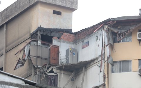 El edificio se mantiene al borde del colapso.