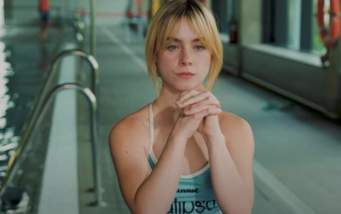 Después del aguacero que inició el domingo hasta el lunes, los turistas regresaron a la playa.