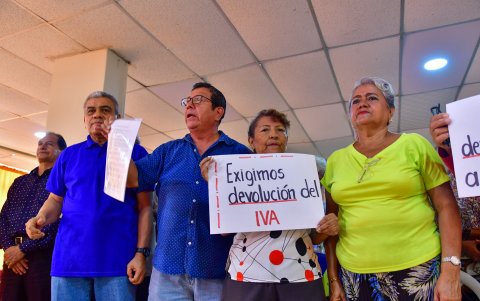 El pasado 14 de marzo en Guayaquil, un grupo de adultos mayores denunció los retrasos que hay en el proceso de la devolución del IVA.