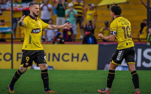 EN AMBATO SE CELEBRA SU FIESTA DE RESURGIMIENTO QUE EMPEZÓ DESPUÉS DEL TERREMOTO DE 1949.