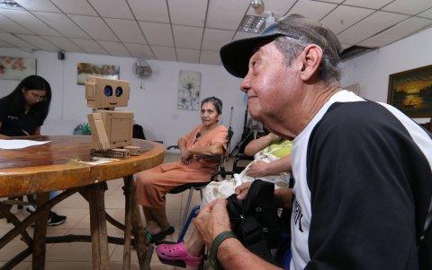 La IA puede ser una herramienta que fomente la conversación con los adultos mayores y les ayude a reactivar recuerdos, indican los investigadores.