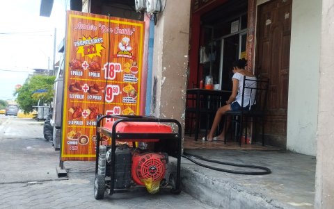 Los pequeños negocios han empezado a instalar generadores para poder trabajar con normalidad